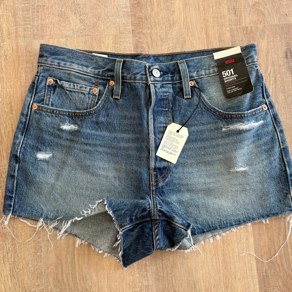 Brand new with tags LEVI’s 501 Original High Rise Shorts. 100% Cotton
